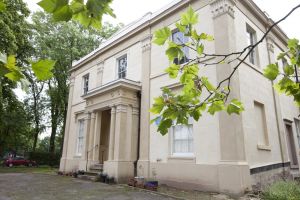 84 plymouth grove manchester gaskells house 1 sm.jpg